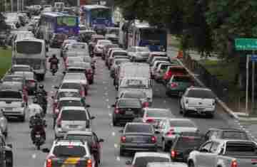  Gasolina e alimentos pressionam, e prévia da inflação sobe para 0,89% 